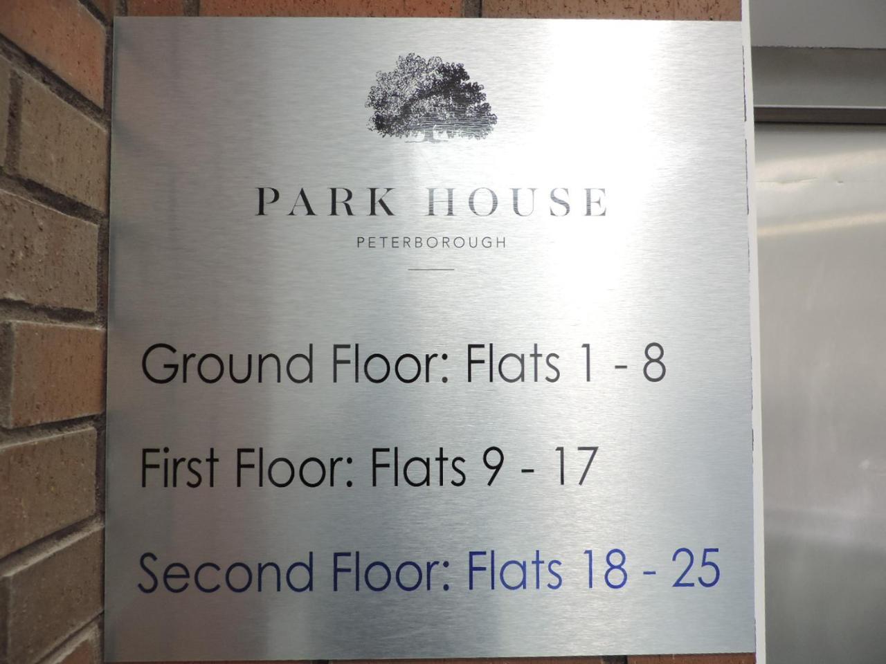 Park House - City Centre Apartment Peterborough Eksteriør billede